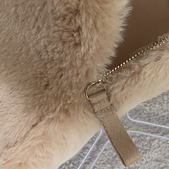 H&M Faux Fur Zippered Laptop iPad Sleeve Holder - Picture 4 of 11